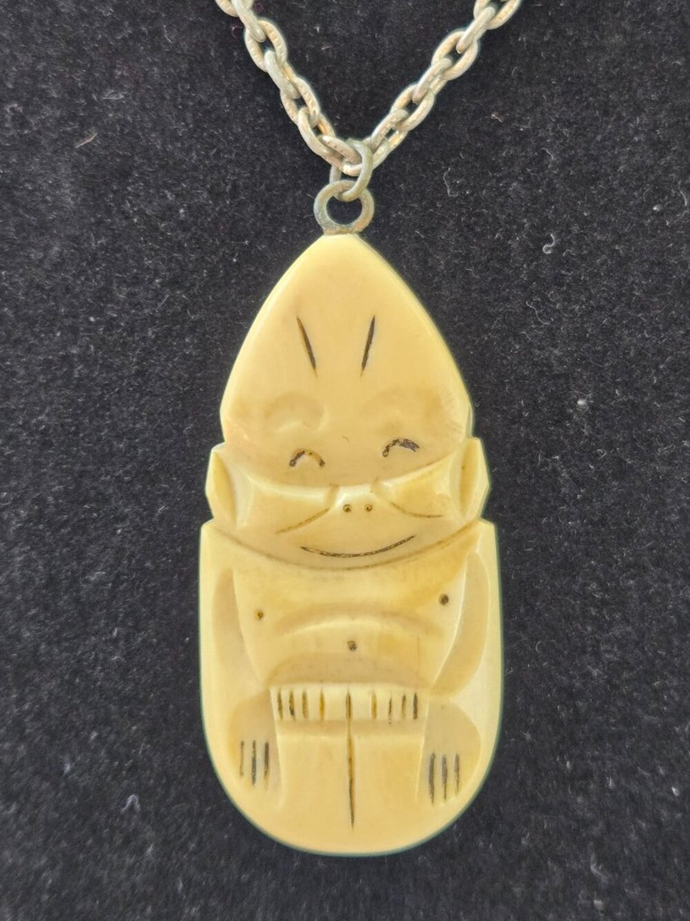 Vintage Scrimshaw Alaskan Inuit Billiken pendant on chain - Picture 2 of 10